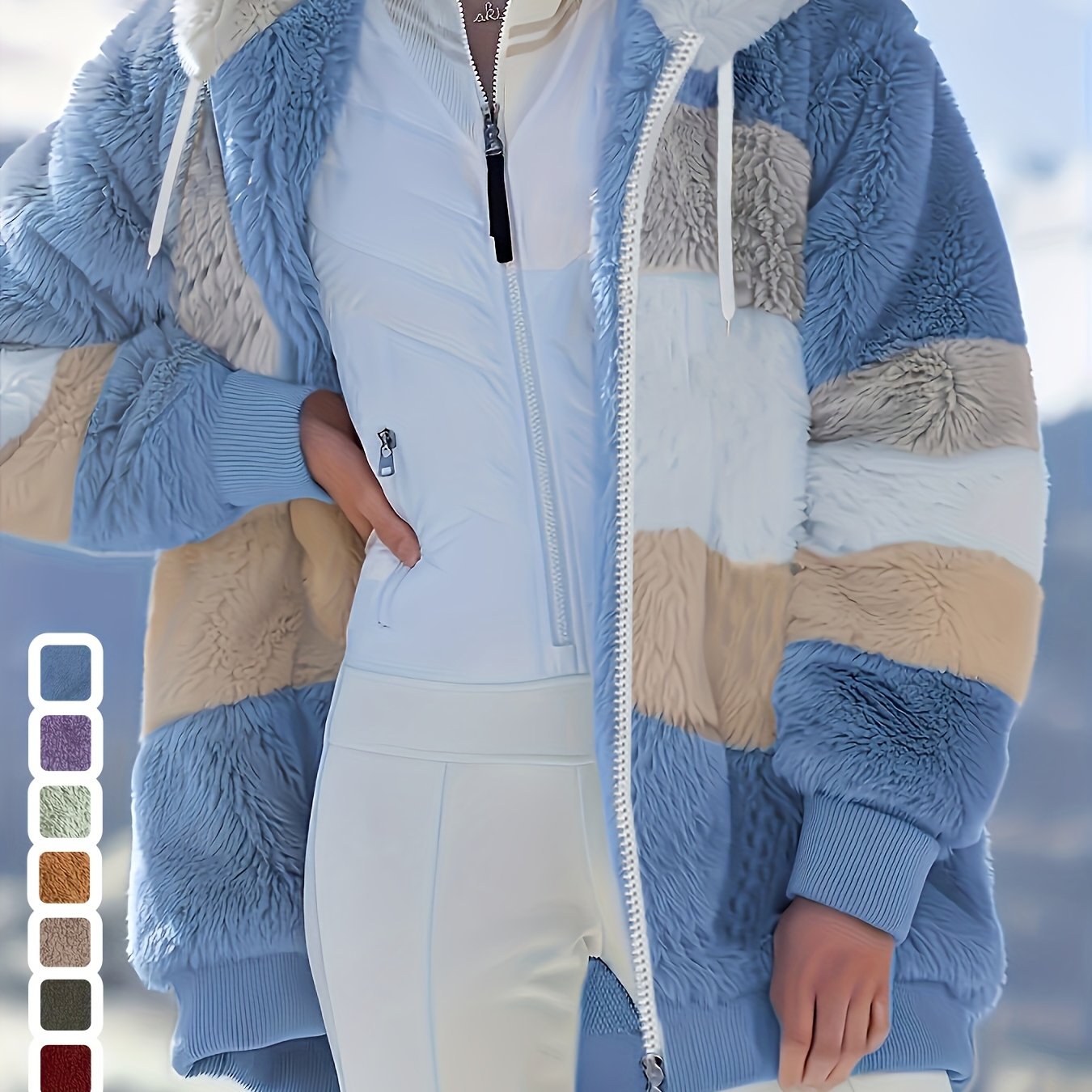Casaco Feminino Peluciado com Capuz – Azul e Bege em Blocos de Cor