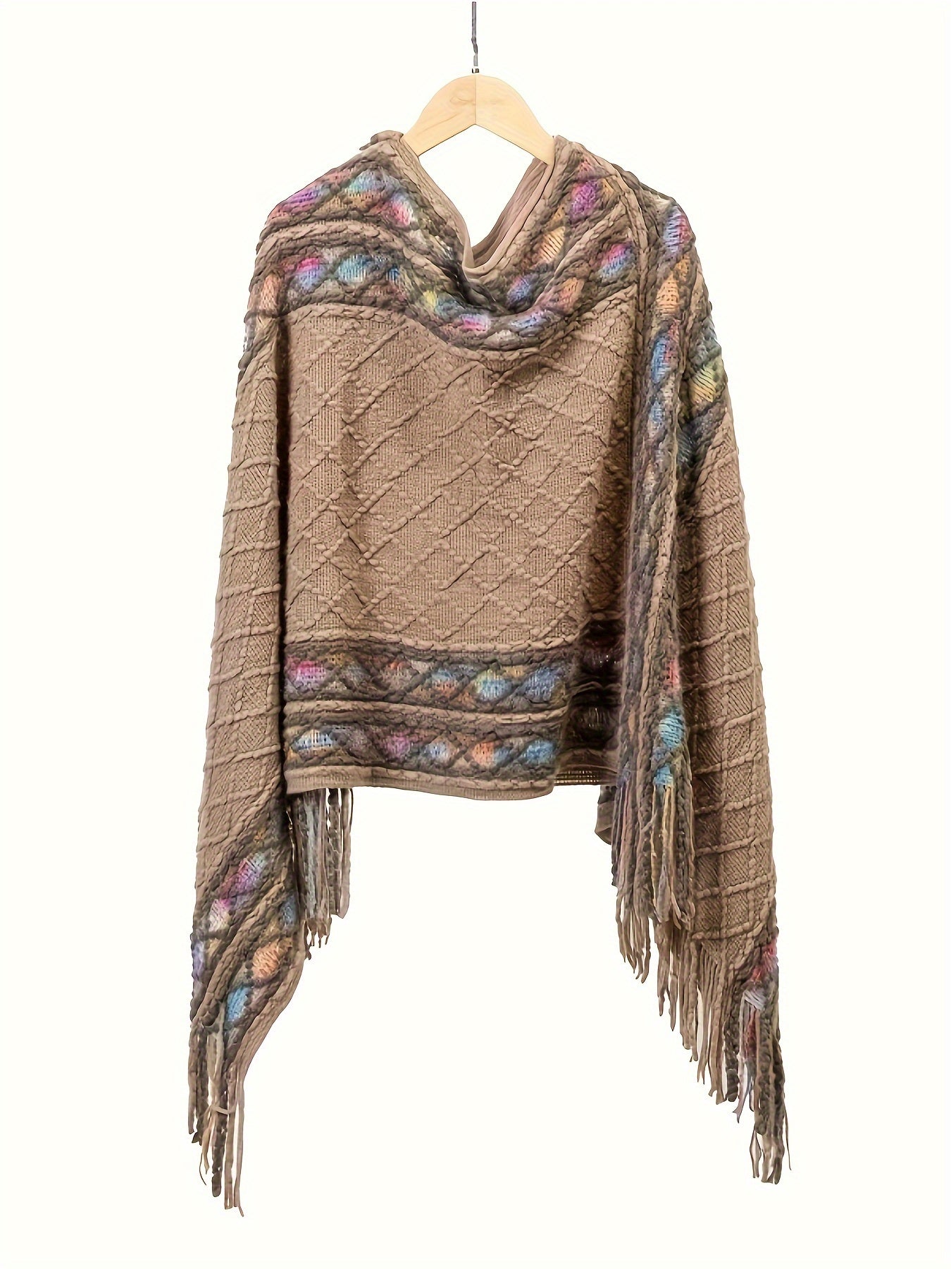 Poncho Feminino Estampado com Franjas – Malha Irregular e Decote V
