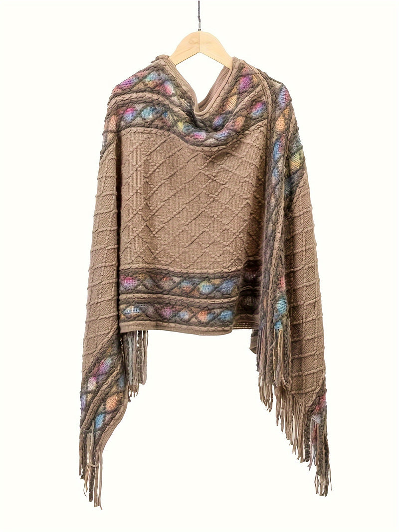 Poncho Feminino Estampado com Franjas – Malha Irregular e Decote V