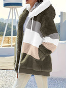 Casaco Feminino Peluciado com Capuz – Azul e Bege em Blocos de Cor