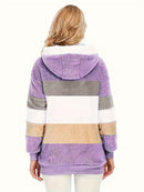 Casaco Feminino Peluciado com Capuz – Azul e Bege em Blocos de Cor