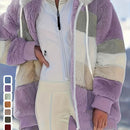 Casaco Feminino Peluciado com Capuz – Azul e Bege em Blocos de Cor