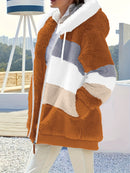 Casaco Feminino Peluciado com Capuz – Azul e Bege em Blocos de Cor