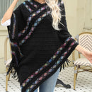 Poncho Feminino Estampado com Franjas – Malha Irregular e Decote V