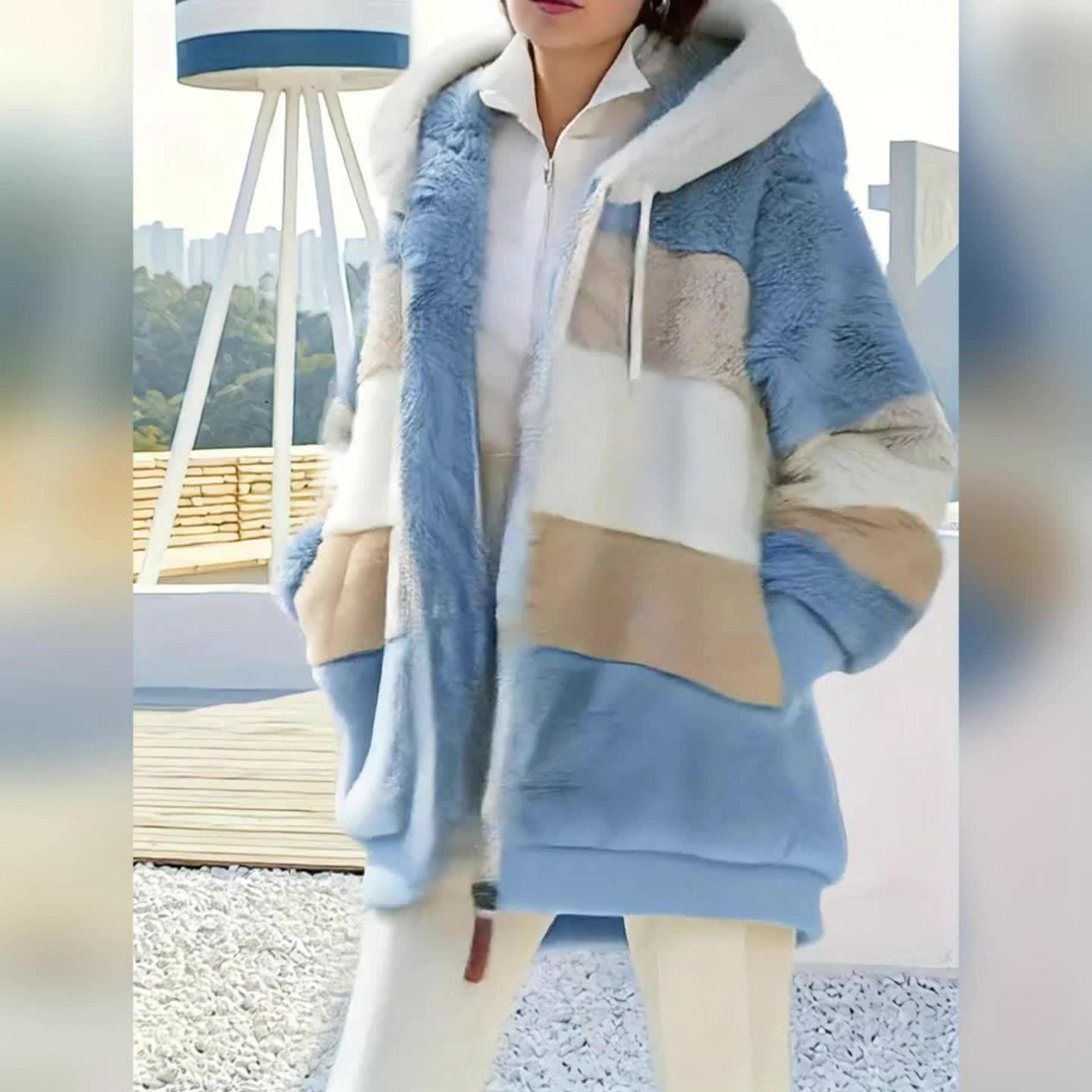 Casaco Feminino Peluciado com Capuz – Azul e Bege em Blocos de Cor