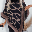 Poncho Feminino Elegante com Estampa de Leopardo e Acabamento em Pele Sintética