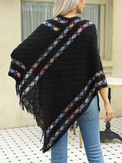 Poncho Feminino Estampado com Franjas – Malha Irregular e Decote V