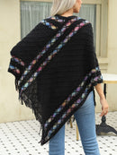 Poncho Feminino Estampado com Franjas – Malha Irregular e Decote V