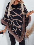 Poncho Feminino Elegante com Estampa de Leopardo e Acabamento em Pele Sintética
