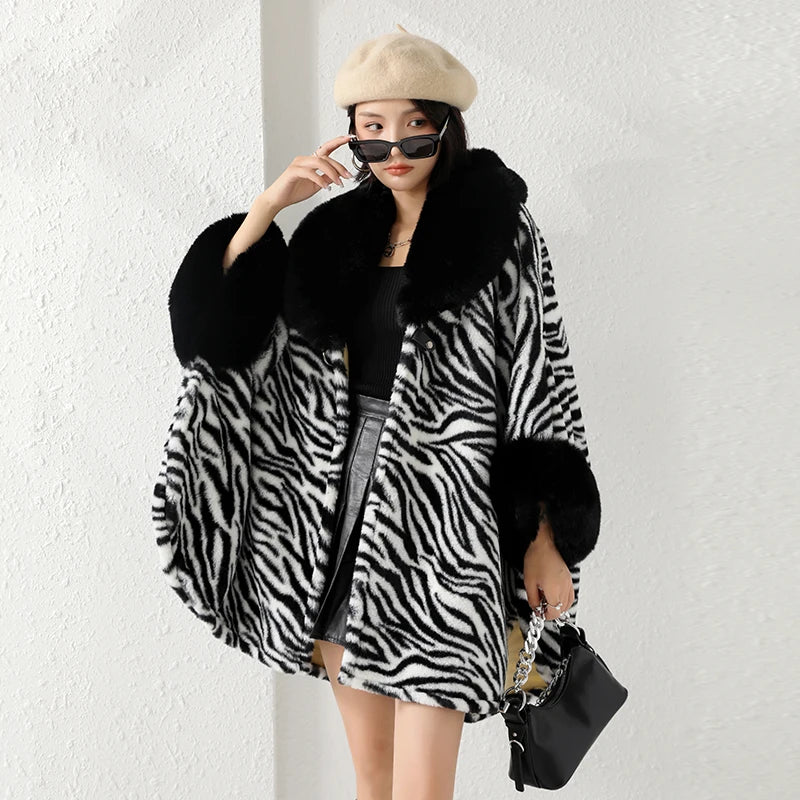 Sobretudo Feminino Inverno Estampa Leopardo com Gola Alta e Mangas Morcego