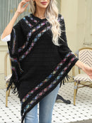 Poncho Feminino Estampado com Franjas – Malha Irregular e Decote V