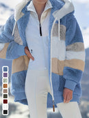 Casaco Feminino Peluciado com Capuz – Azul e Bege em Blocos de Cor
