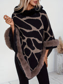 Poncho Feminino Elegante com Estampa de Leopardo e Acabamento em Pele Sintética