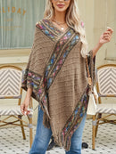 Poncho Feminino Estampado com Franjas – Malha Irregular e Decote V