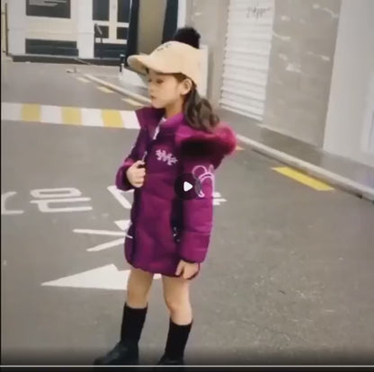 Casaco infantil  Plus Size com Capuz de Pelo Rosa – Inverno Quentinho e Estiloso